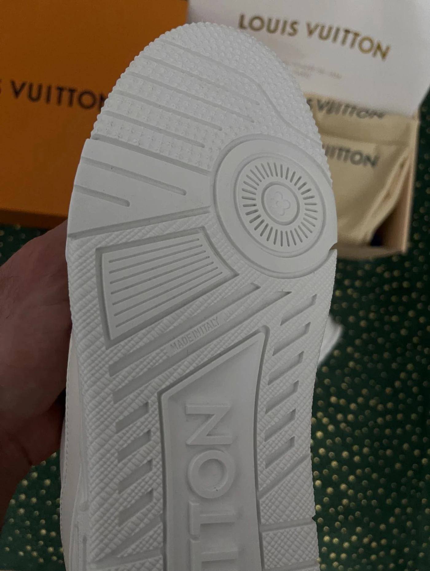 LV Trainer White, imaginea 10