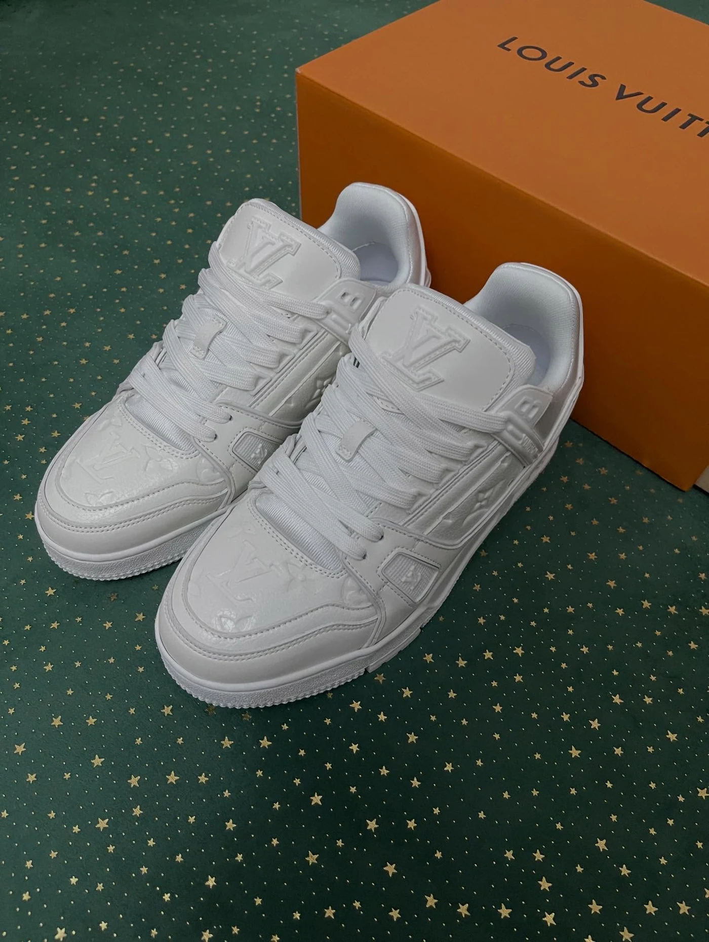 LV Trainer White, imaginea 12