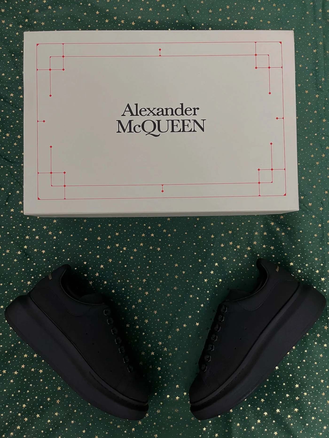 McQueen Black, imaginea 2