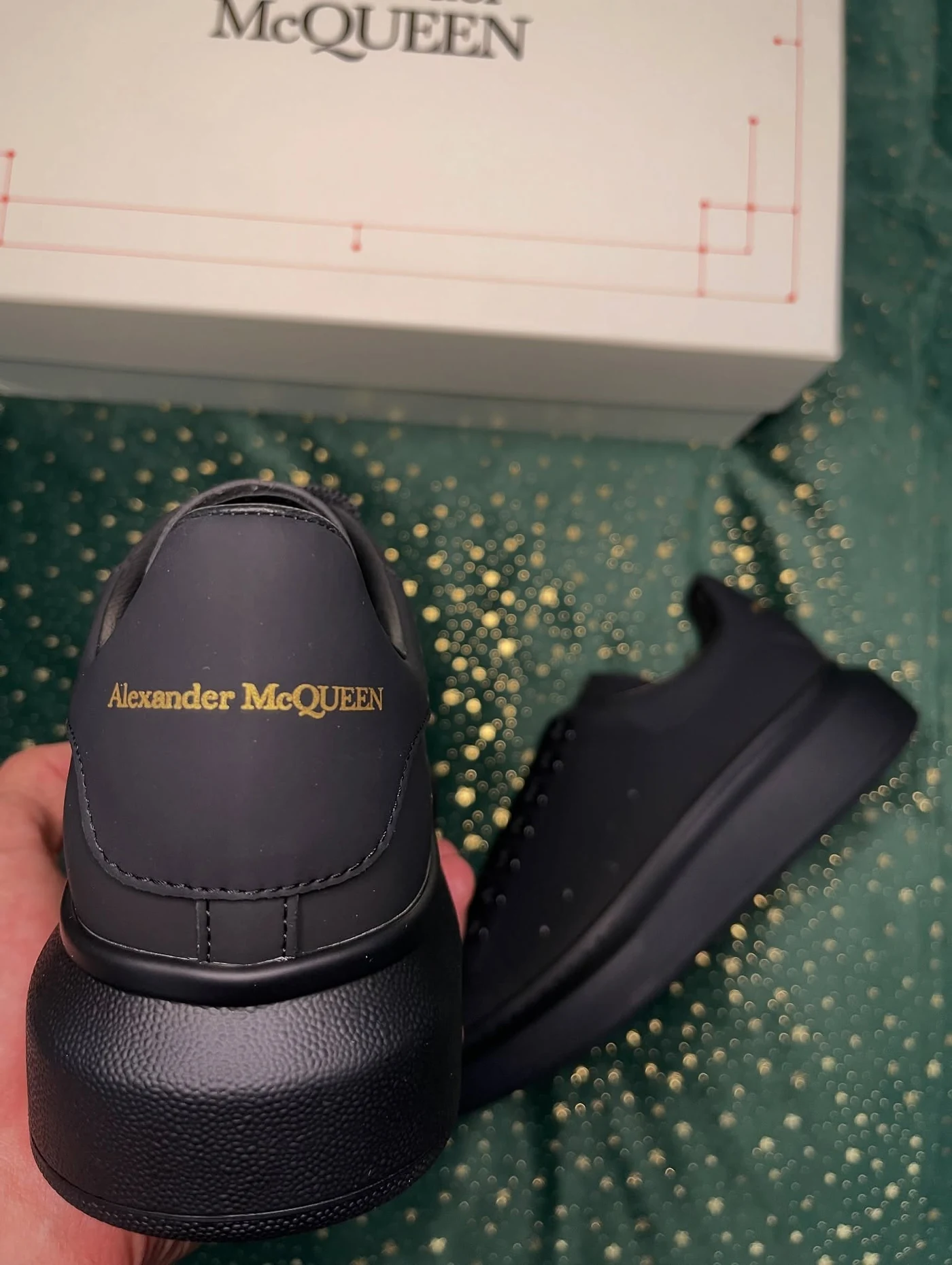 McQueen Black, imaginea 6