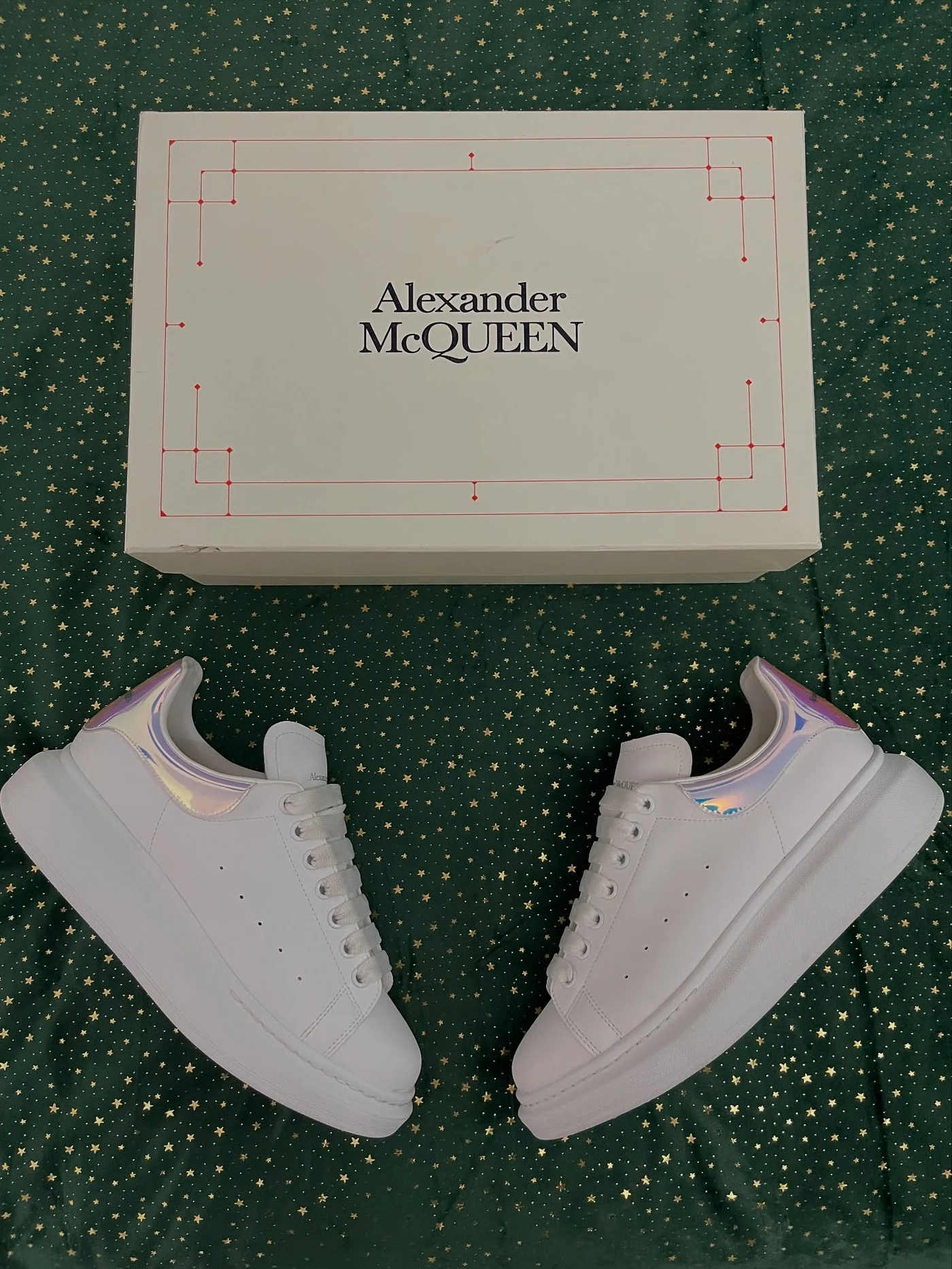McQueen Holographic, imaginea 2